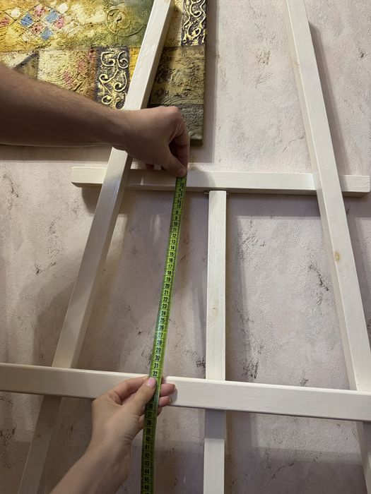 Sevalet din lemn vopsit