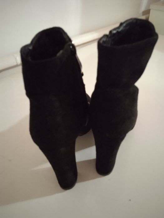 Продам замшевые полусапожки
