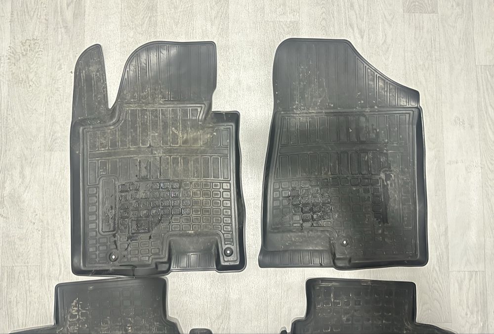 Продам Коврики на Kia Ceed 2015