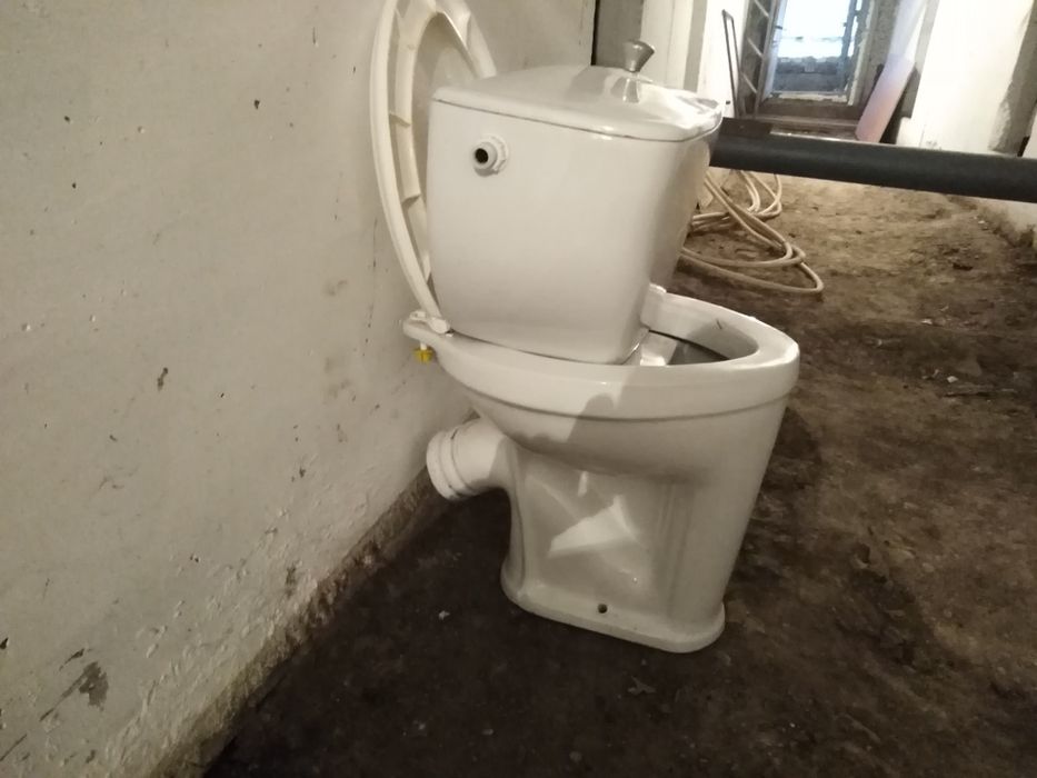 Продам унитаз в хорошем состянии