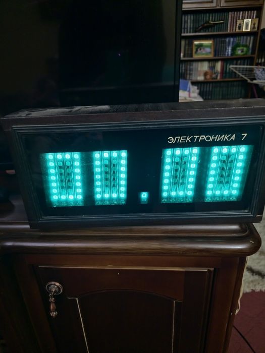 Продаю Лектроные часы