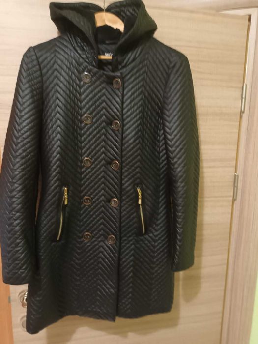 Дълго  модно  дамско яке черно с качулка подходящо за есен и зима.