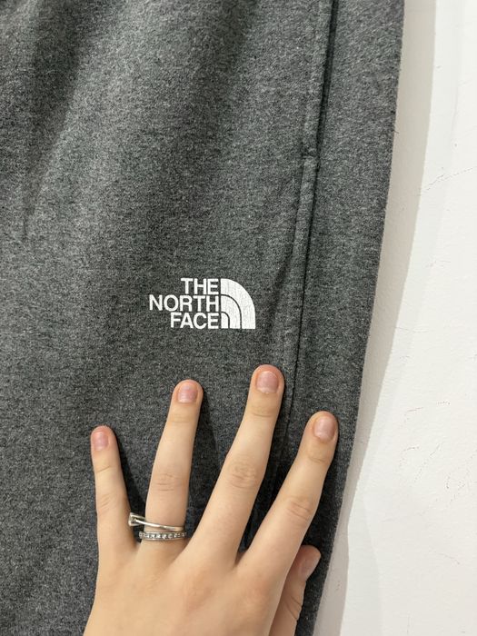 Pantaloni trening The North Face gri L - stare foarte buna