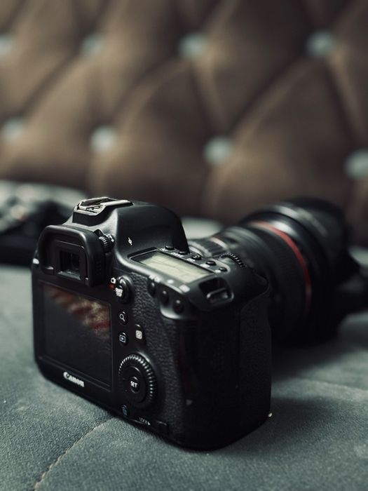 Canon 6D 24.105 obektiv 2 ta batareya orginal zaryadchik projektir