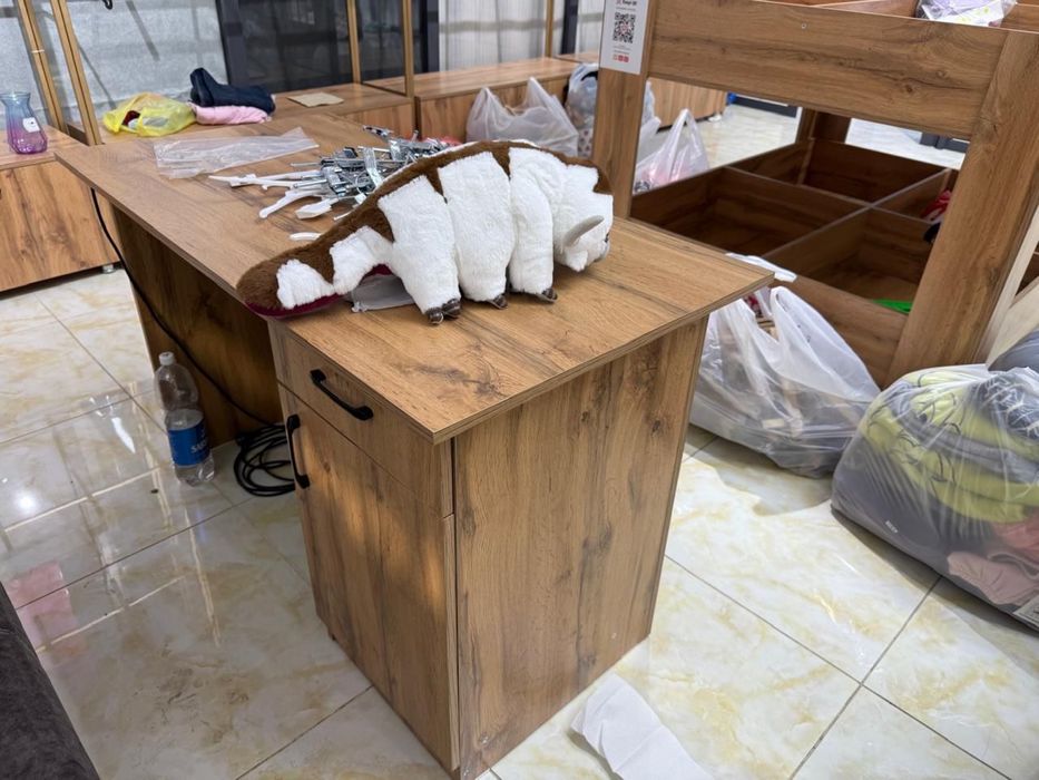 Стеллаждар, диван, парта, полка