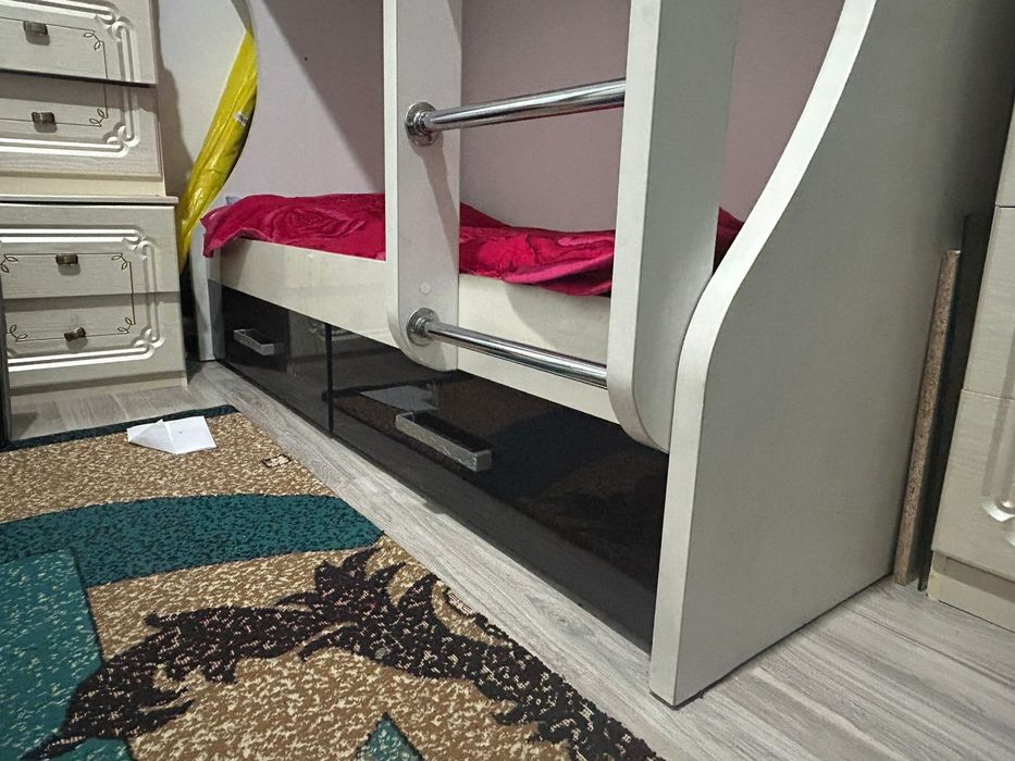 Двухярусная детская кровать