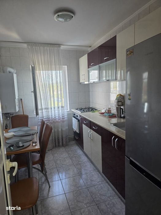 Apartament 3 camere Mioveni, et. 2 zona piata