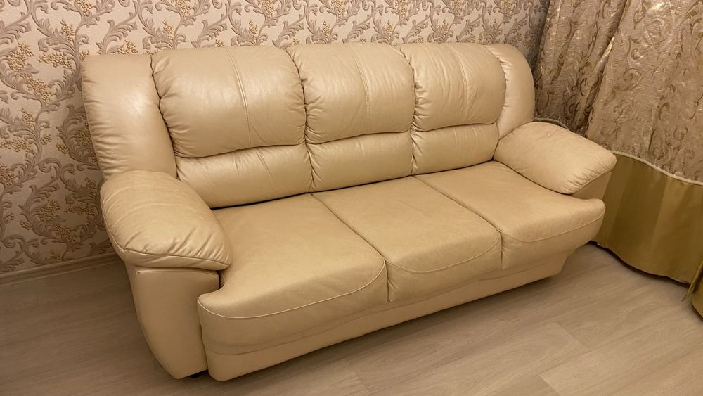 Продам кожаный диван и кресло