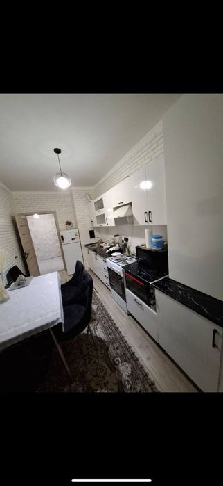 Uy sotiladi 2 xonal 70 m²i yangi remont jihozlari bilan