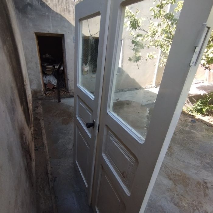Oynali eshik uyda chiqgan holati yangi srochna kerak odamga sotiladi