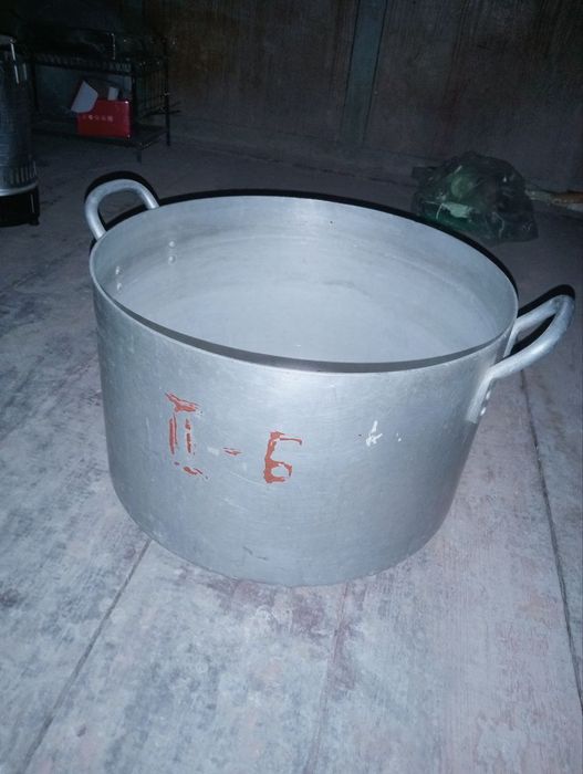 Temir qozon, ustar (стол, бачок, казан)