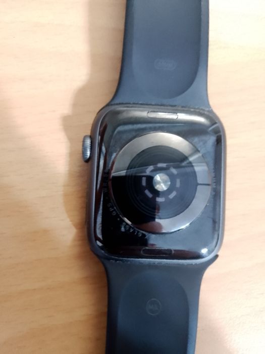 Apple Watch Series 4 и ако искате зарядно  +5 евро