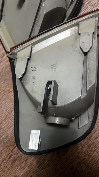 Поворотники Ауди 100 с4