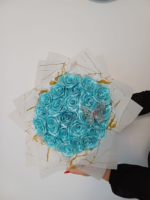 Vând buchete de trandafiri din satin