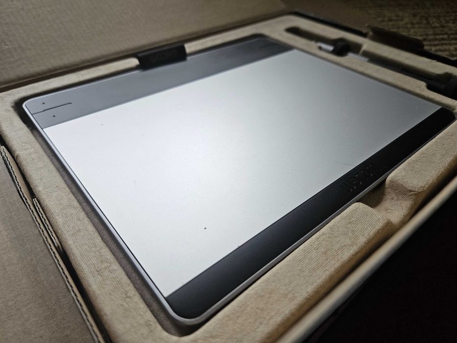 Wacom Intuos Pen and Touch Medium Tableta grafica