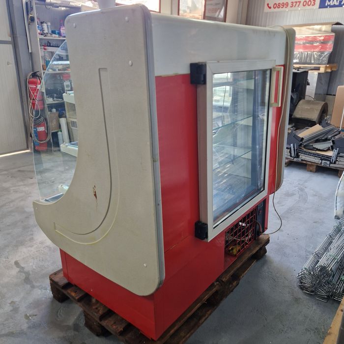 Сладкарска хладилна витрина