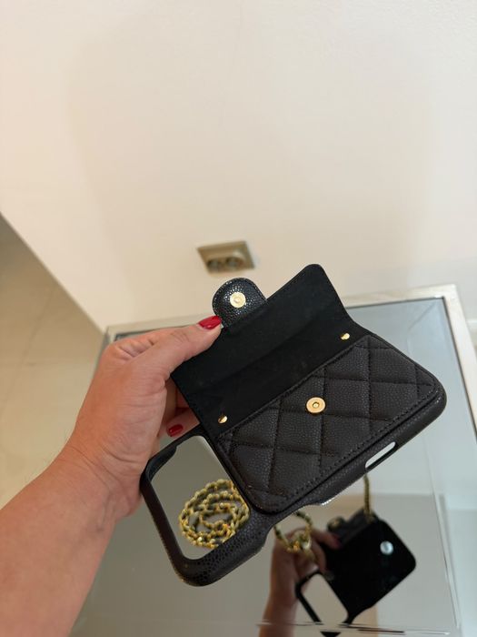 Husă Chanel elegantă și sofisticată