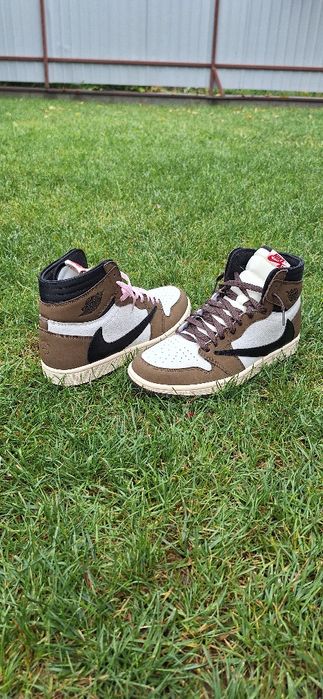 Jordan 1 x travis scott mocha 44.5