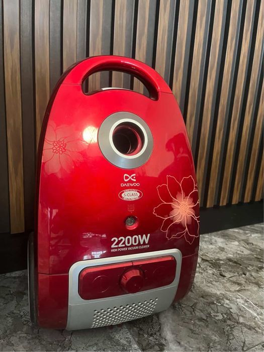 Прахосмукачка Daewoo 2200W – с всички части, HEPA филтър