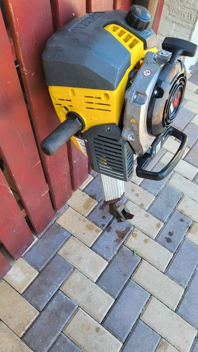 Demolator profesional Waker Neunson BH 65