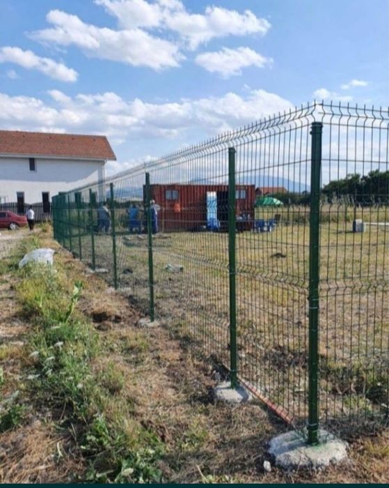 Super pret luna asta garduri și porți din plasa bordurata