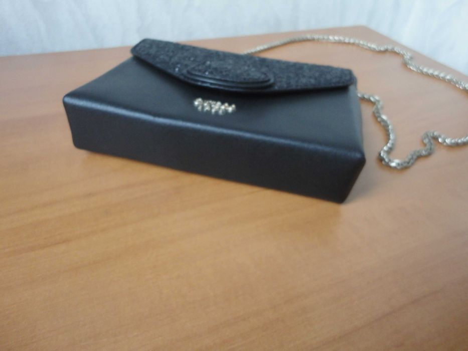 Guess/оригинална малка чантичка