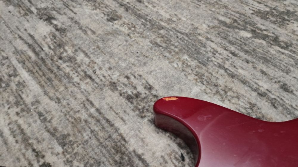 Электрогитара Ashton со встроенным тюнером