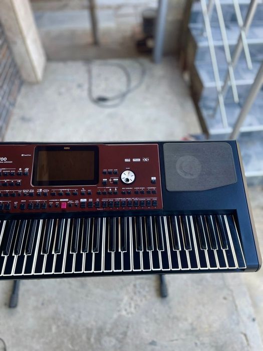 Продавам Korg Pa700
