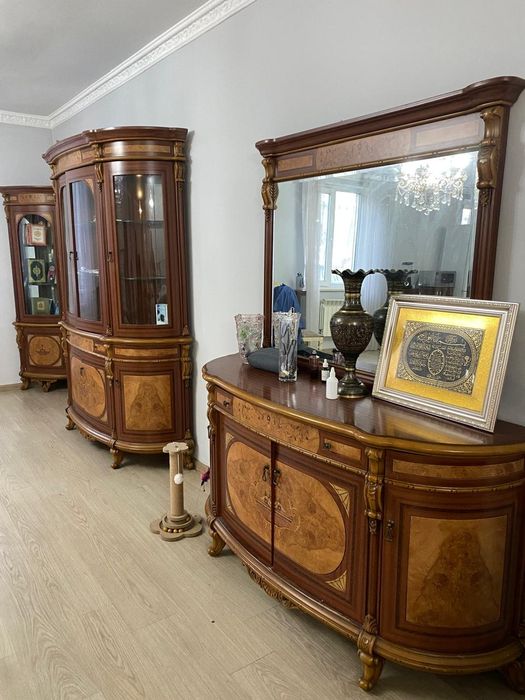 Продам шкаф горка и диваны