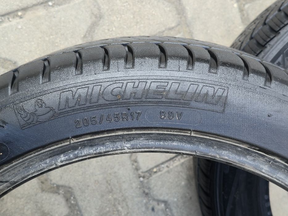 205 45 17 Michelin 2бр.