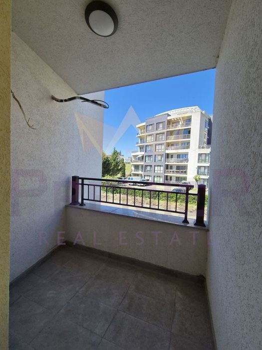 Продава се Тристаен апартамент в Бургас, Меден рудник - зона Д - 93 кв.м за 1615 €/кв.м - Снимка #2