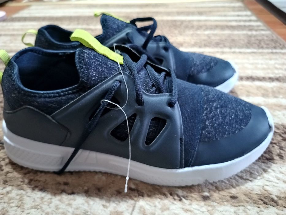 Adidasi marime  41 noi,