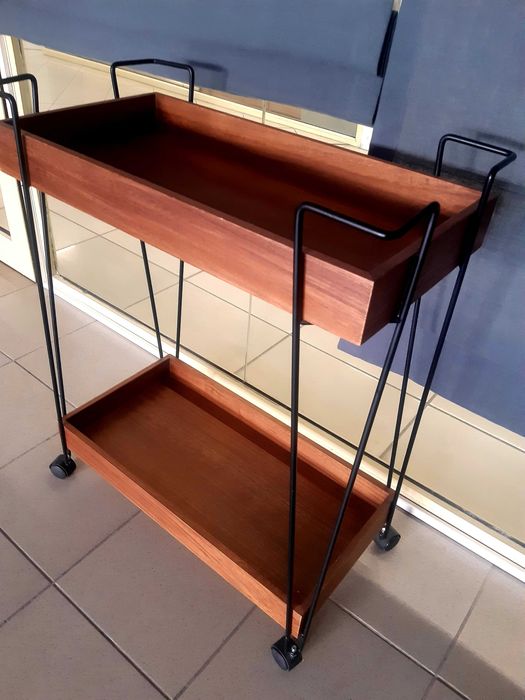 Помощна масичка от орехово дърво на колелца