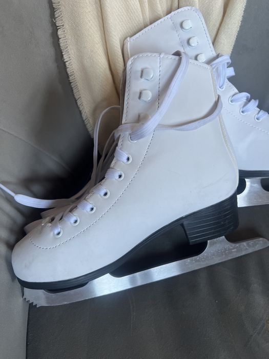 Коньки фигурные для девочки