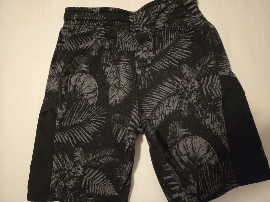 Pantaloni scurți băieți, 8-10 ani, Under Armour, ca noi