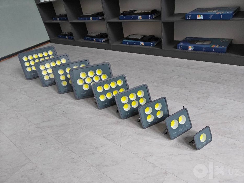 Прожектор лед проектор 220ватт и Солар лед  projektor led solnichniy