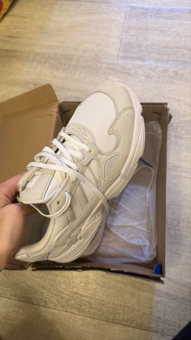 Кроссовки Adidas оригинал новые