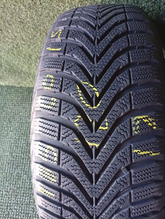 185 60 15 Vredestein m+s 80 lei bucata