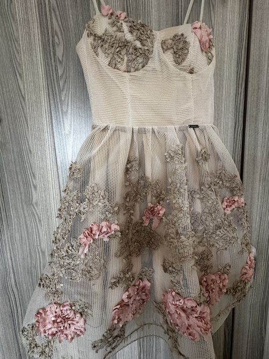 Бежова рокля Alessa