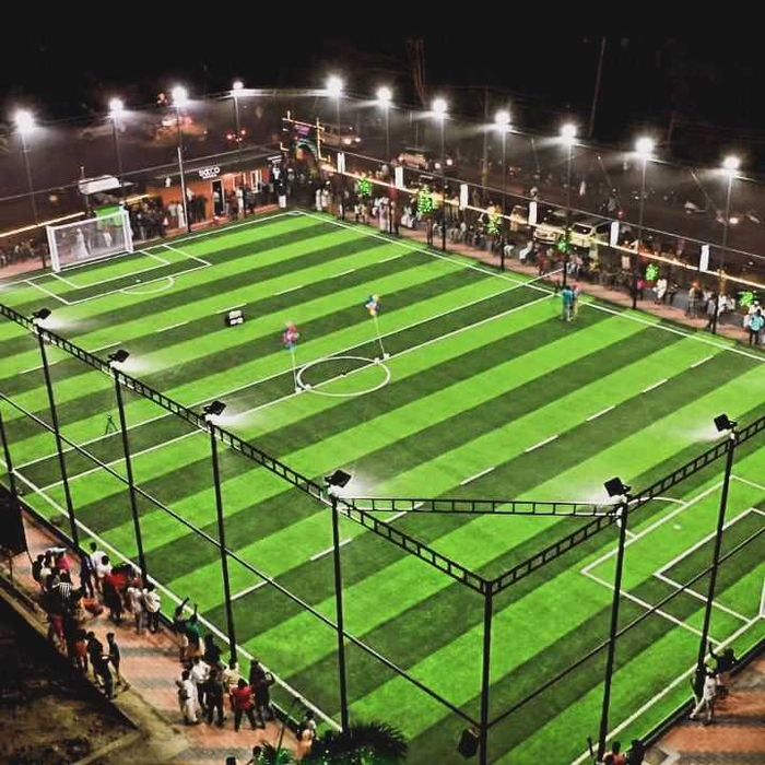 Stadion va mini-futbol maydonlarini noldan qurib, topshirib beramiz.