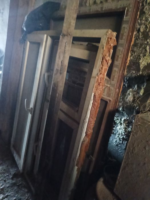 Пластик және ағаш есік терезе сатамын