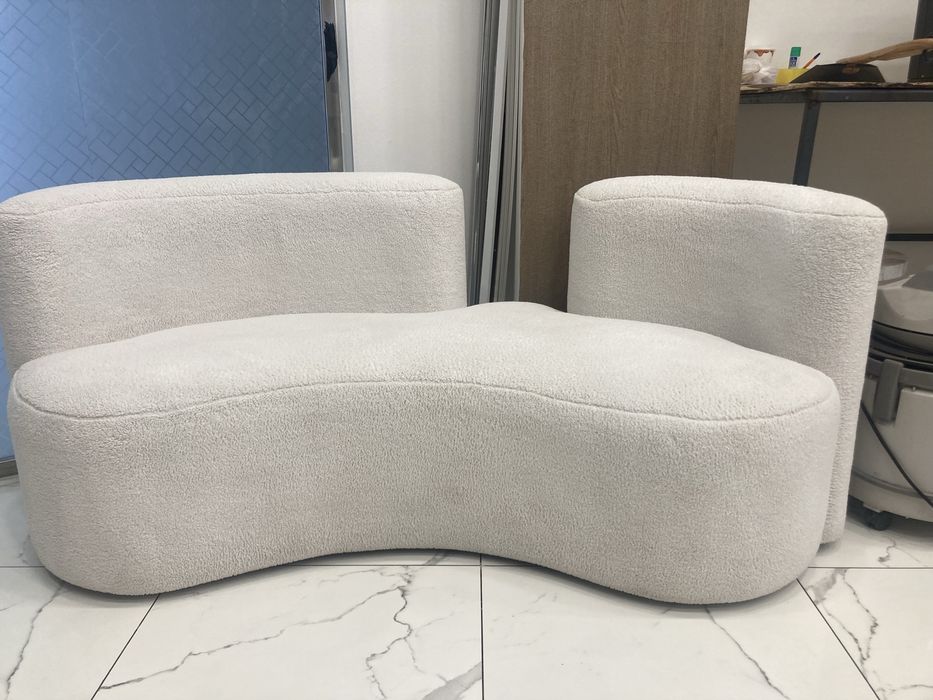 Нпродам диван интерьерный