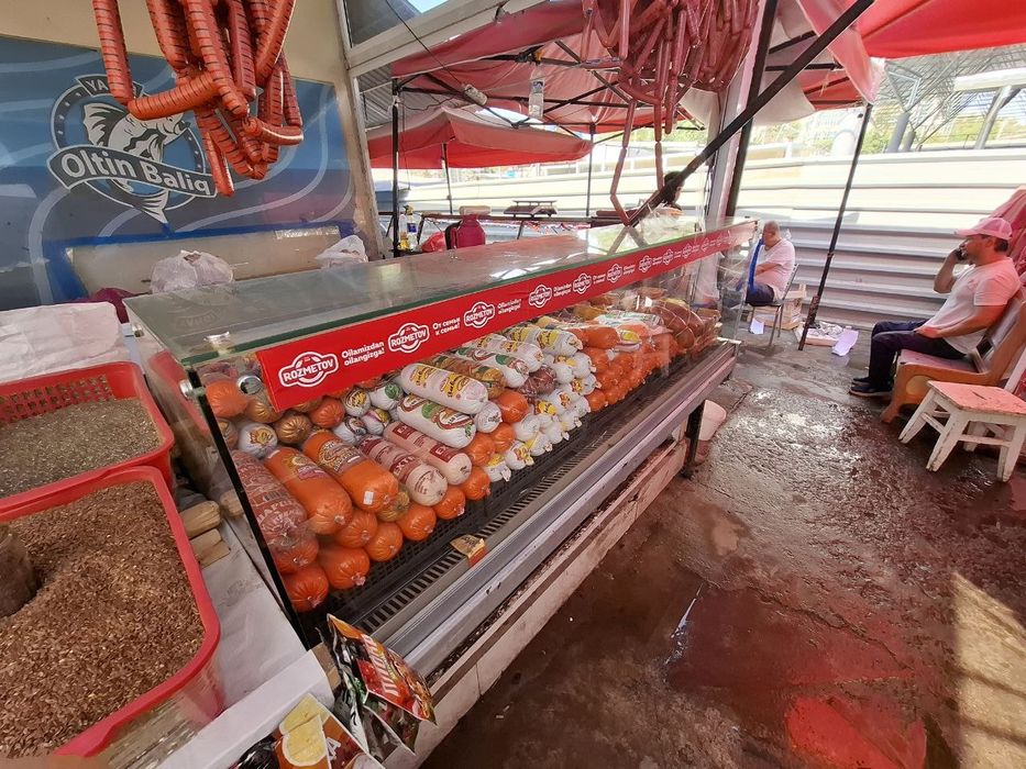 Srochna vetrina xolodilnik sotiladi