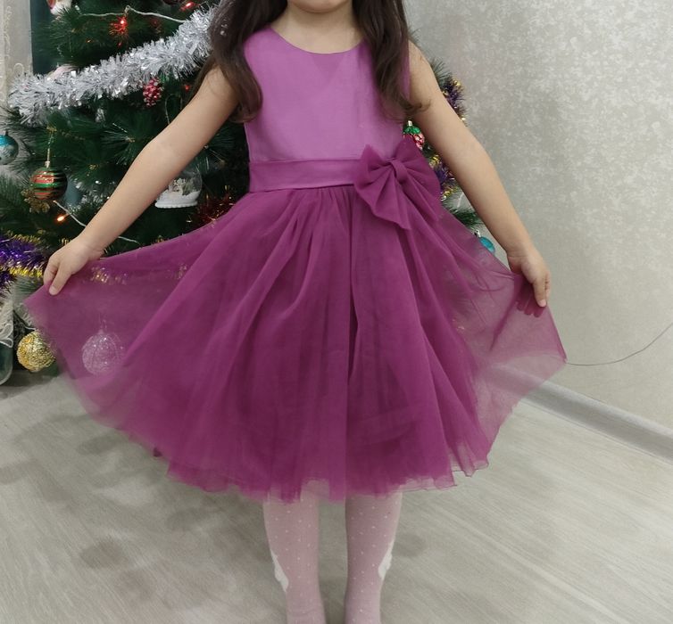 Платье персикового цвета