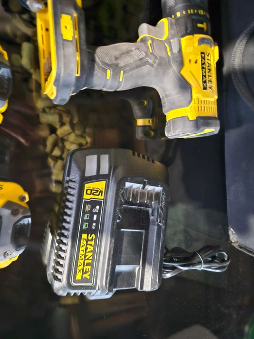 Винтоверт,ъглошлайв,зарядно и 2 батерии