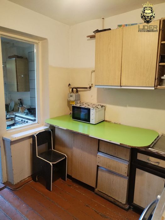 Срочно ПРОДАЁТСЯ 4х  комнатная квартира на 1 этаже орр Центр. Аптека