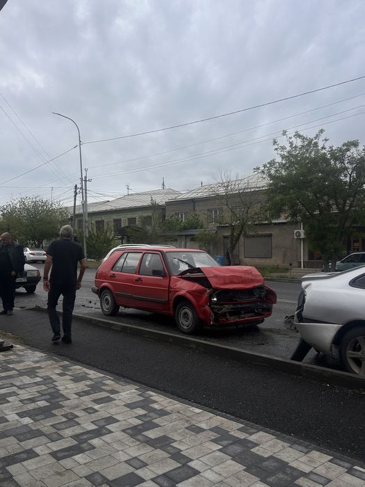 Продам на разбор гольф 2 4х дверка