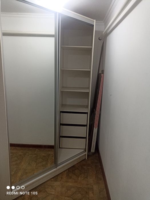 Продам угловой шкаф
