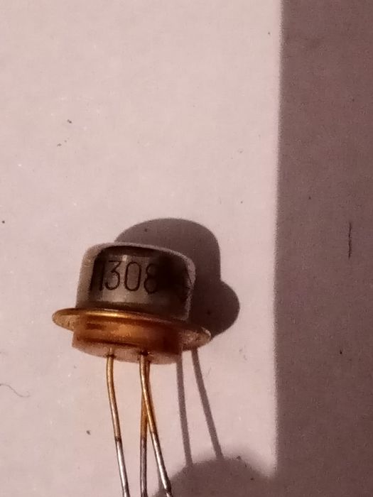 Продам радиодетали  транзисторы конденсаторы