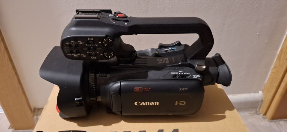 Camera video profesionala CANON